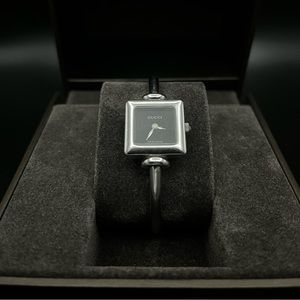 Gucci 1900L womens watch w/ Gucci watch box